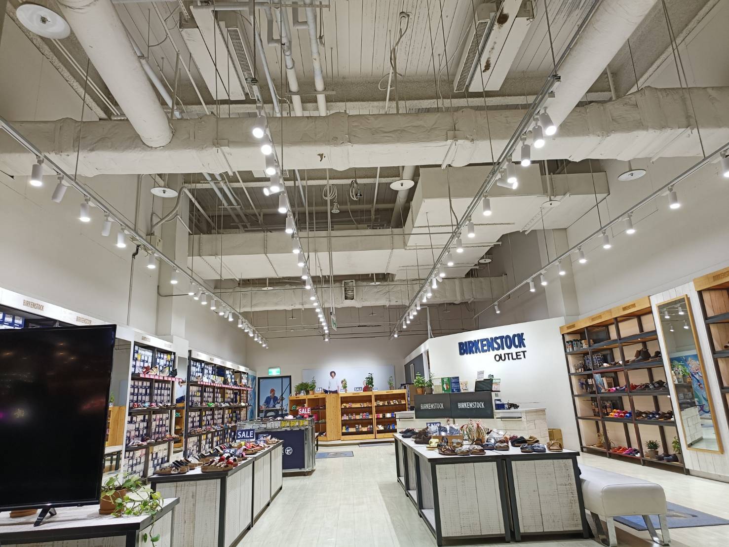 優質勃肯鞋店LED30W投光燈安裝